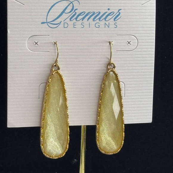 Premier Designs Elongated Teardrop Iridescent Gold Tone Dangling Earrings 2.25in - Picture 8 of 10
